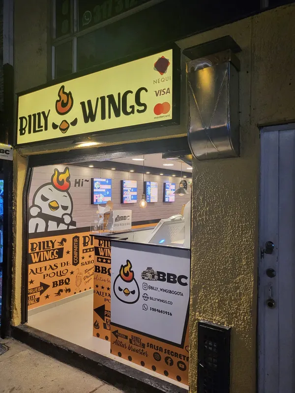 Fachada de Billy Wings con el aviso amarillo y las calcomanías de BBC