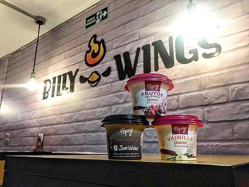 El nombre Billy Wings pintado en la pared del local, junto a los helados Popsy